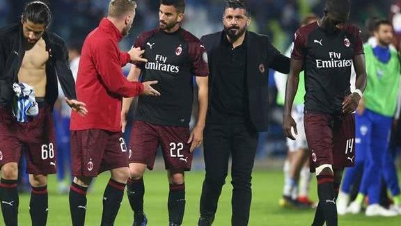 存在感一般！胡金秋&孙铭徽CBA揭幕战合砍18分6板5助（胡金秋、孙铭徽状态平平：CBA揭幕战合计18分6篮板5助攻）