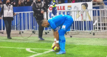 Shams：预计特雷·杨本月晚些时候复出，老鹰仍相信他