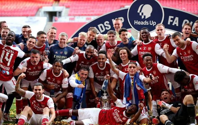 波多尔斯基：现在的拜仁踢得很有统治力；希望阿森纳英超夺冠（波多尔斯基：拜仁如今统治力十足，盼阿森纳问鼎英超）