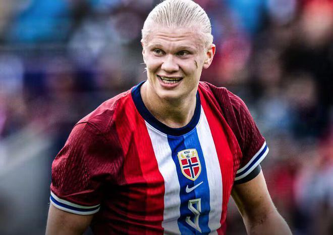 世体：塞尔塔女主席是拉什福德的球迷，并收藏该球员签名球衣（世体：塞尔塔女主席是拉什福德粉丝，珍藏其签名球衣）