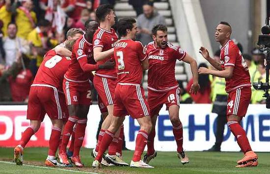 西甲：巴萨客场3-1战胜赫罗纳（西甲客场告捷：巴萨3-1力克赫罗纳）