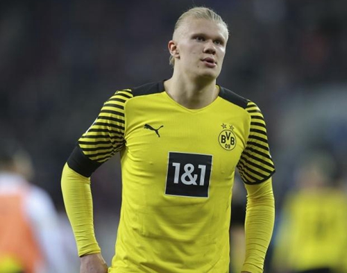 祝福！阿森纳前锋萨卡社媒官宣与相恋5年的女友求婚成功（阿森纳前锋萨卡社媒报喜：与相恋五年女友求婚成功）