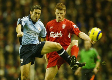 拜仁德甲霸主地位持续巩固（拜仁在德甲的统治优势日益稳固）