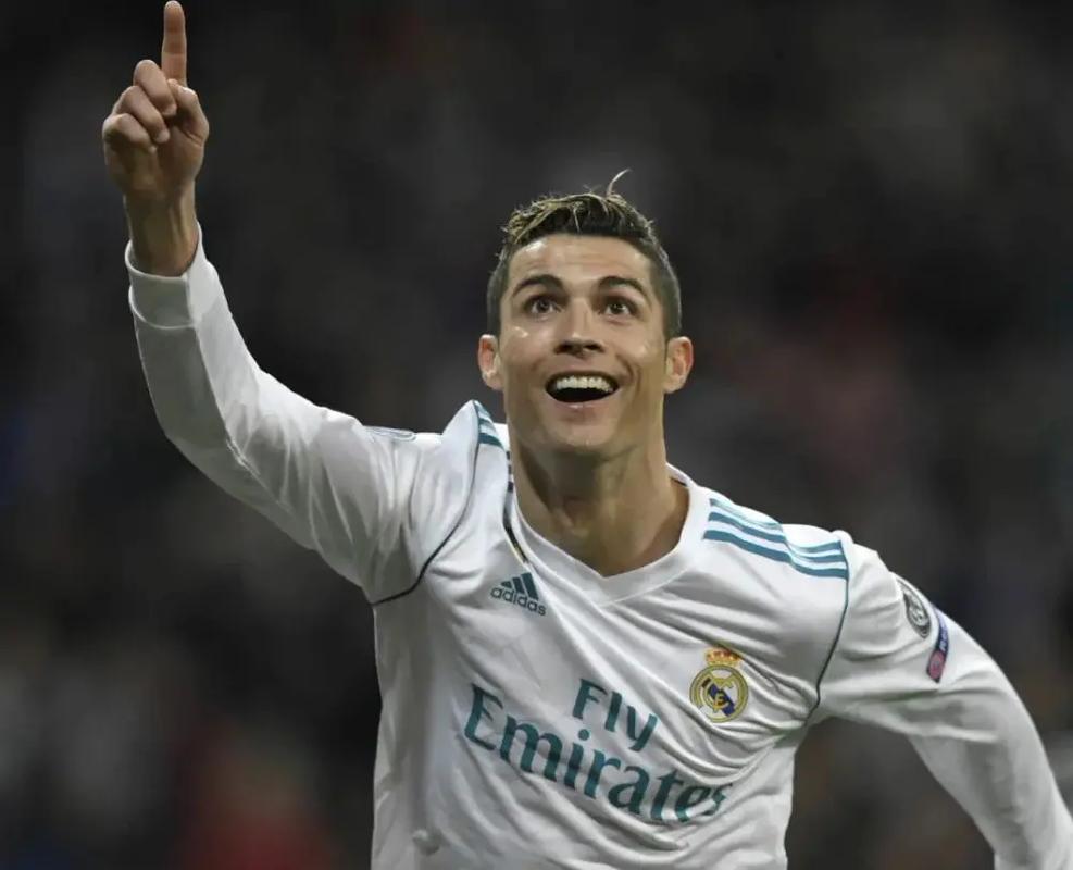 足球意大利名将宣布退役，时代落幕（意大利足坛传奇宣布挂靴，一个时代谢幕）