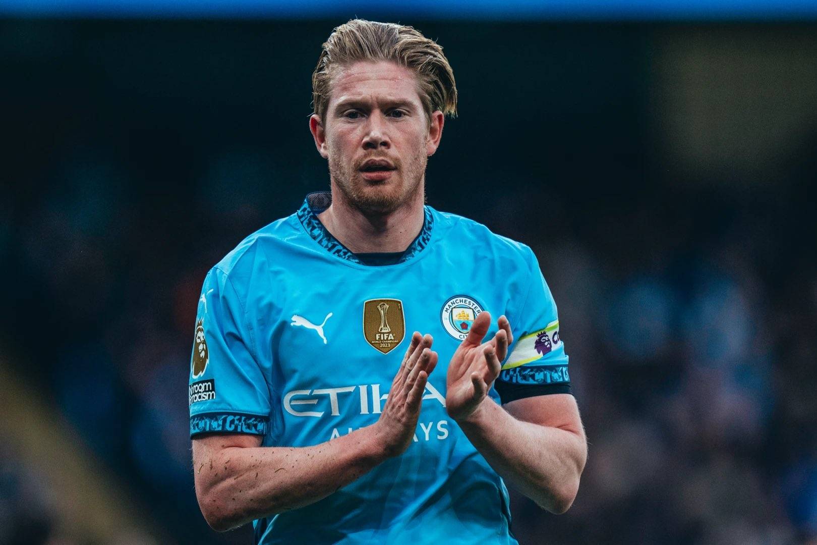 前锋远射破门，比分被重新点燃（锋线远程发炮破门，战局重燃）