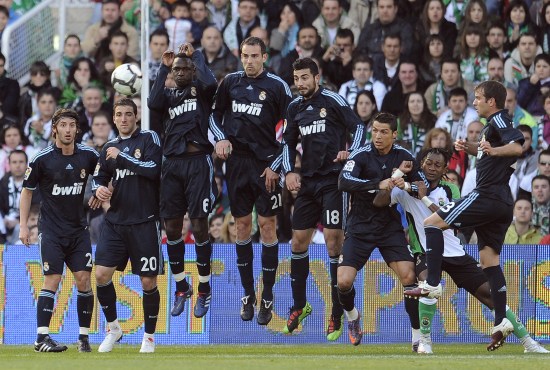 亚冠二级半场：张玉宁造险张健智救险，国安暂0-0麦克阿瑟（亚冠半场战报：张玉宁制造威胁，张健智化解险情，国安暂0-0麦克阿瑟）