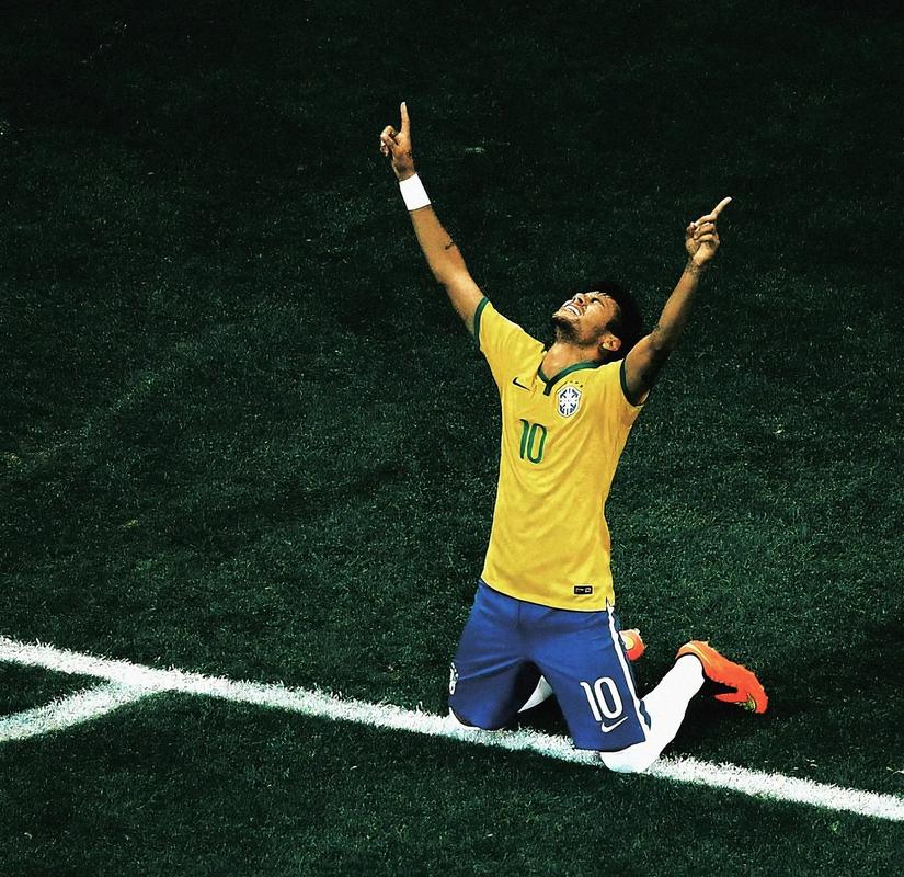 詹姆斯背身单打得分，引领球队节奏