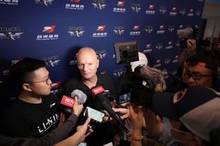 那不勒斯vs尤文：麦克托米奈首发，伊尔迪兹、小孔塞桑出战（那不勒斯对阵尤文：麦克托米奈首发，伊尔迪兹与小孔塞桑出场）