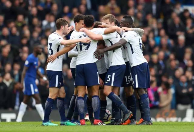 聊了什么？阿隆索欧冠赛后与弗林蓬进行了14分钟秘密会谈（欧冠赛后，阿隆索与弗林蓬秘密会谈14分钟：谈了些什么？）